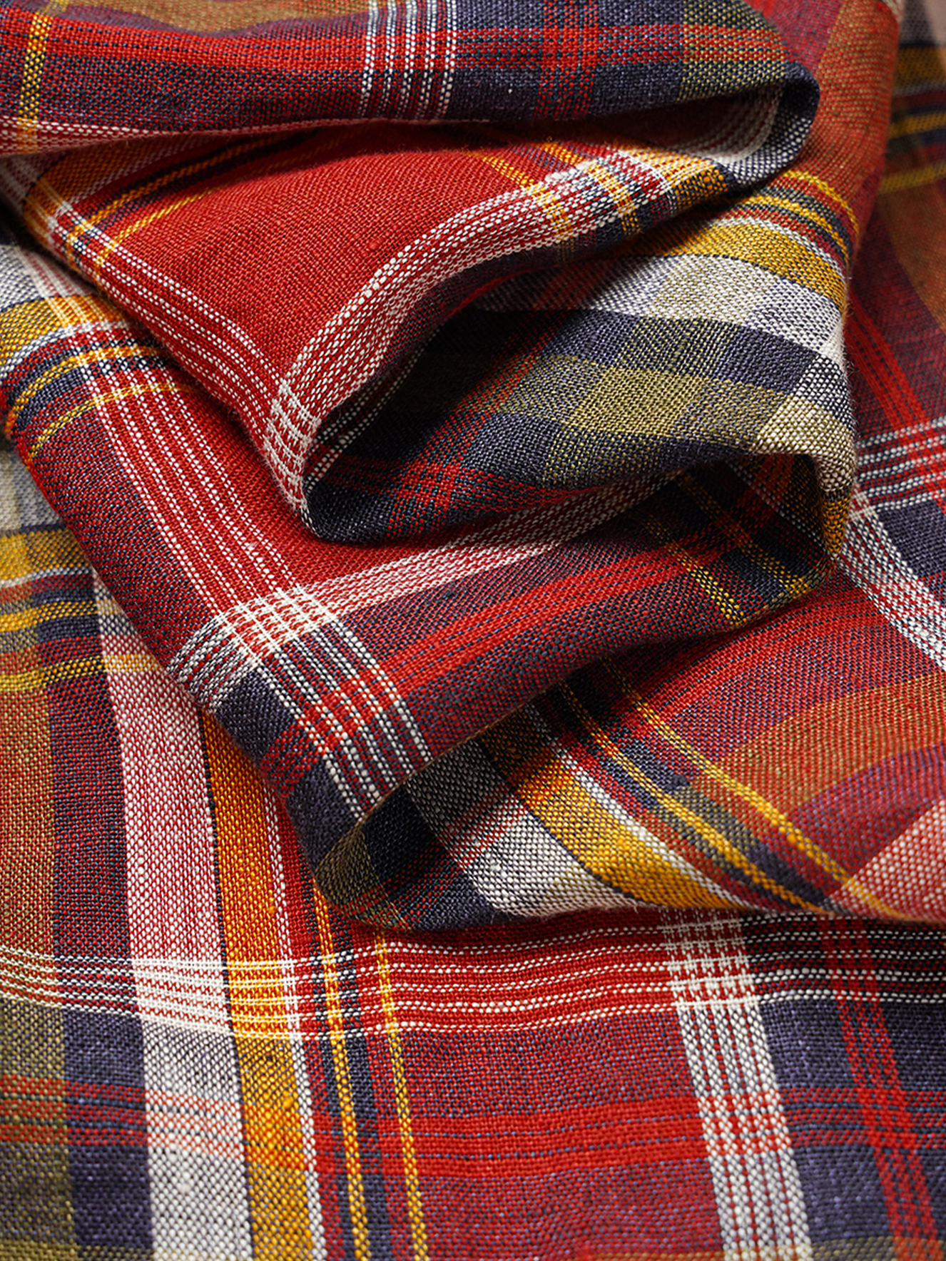 Close-up of the red multicolor plaid linen fabric