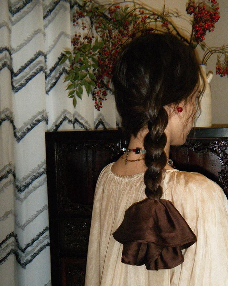 Drape Scrunchie - Brown, oversized scrunchie — AREUMIEUR, look 4