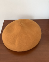 Painter Wool Beret in Pumpkin, classic wool beret — AREUMIEUR, detail 2