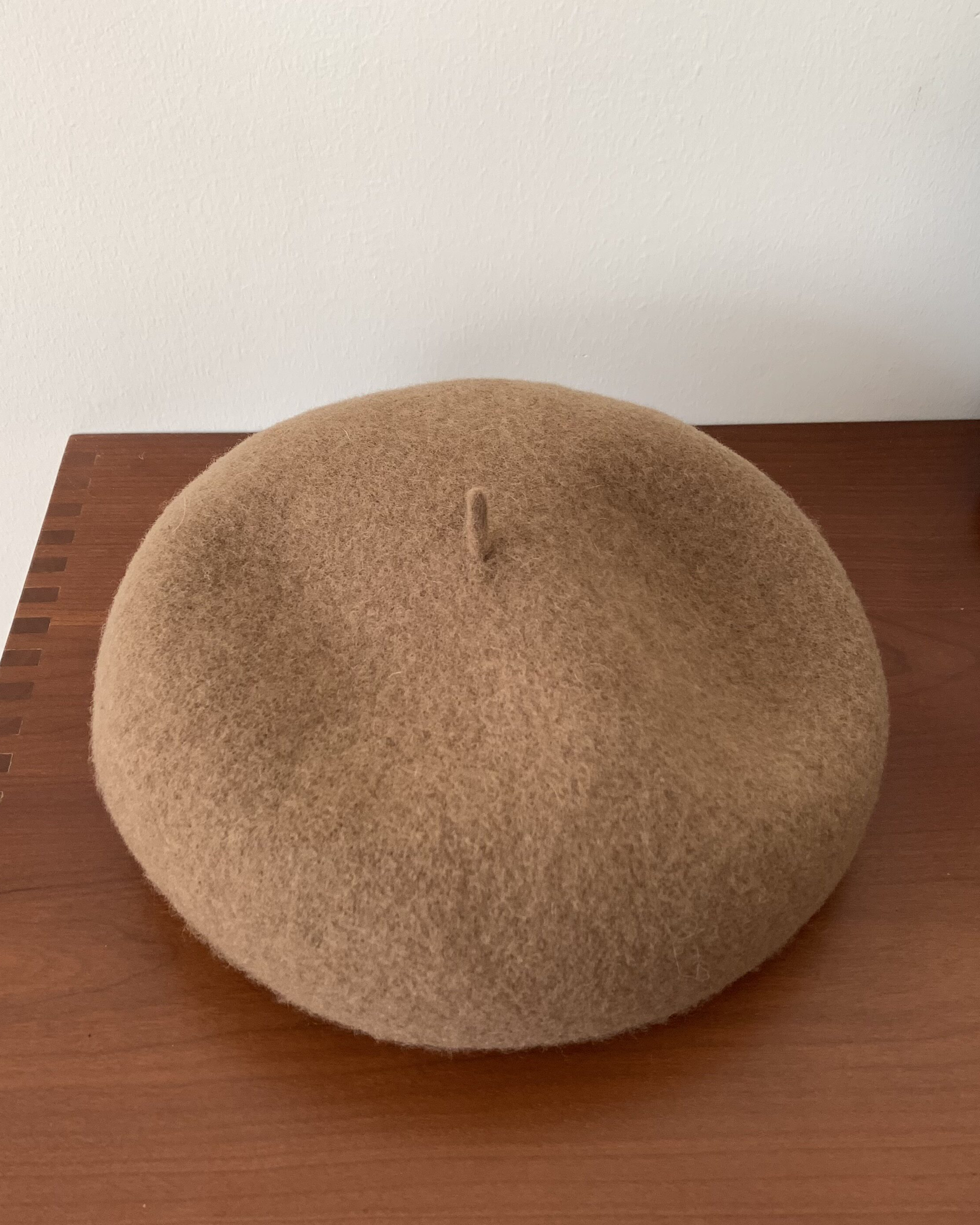 Painter Wool Beret in Warm Camel, classic wool beret — AREUMIEUR, detail 3