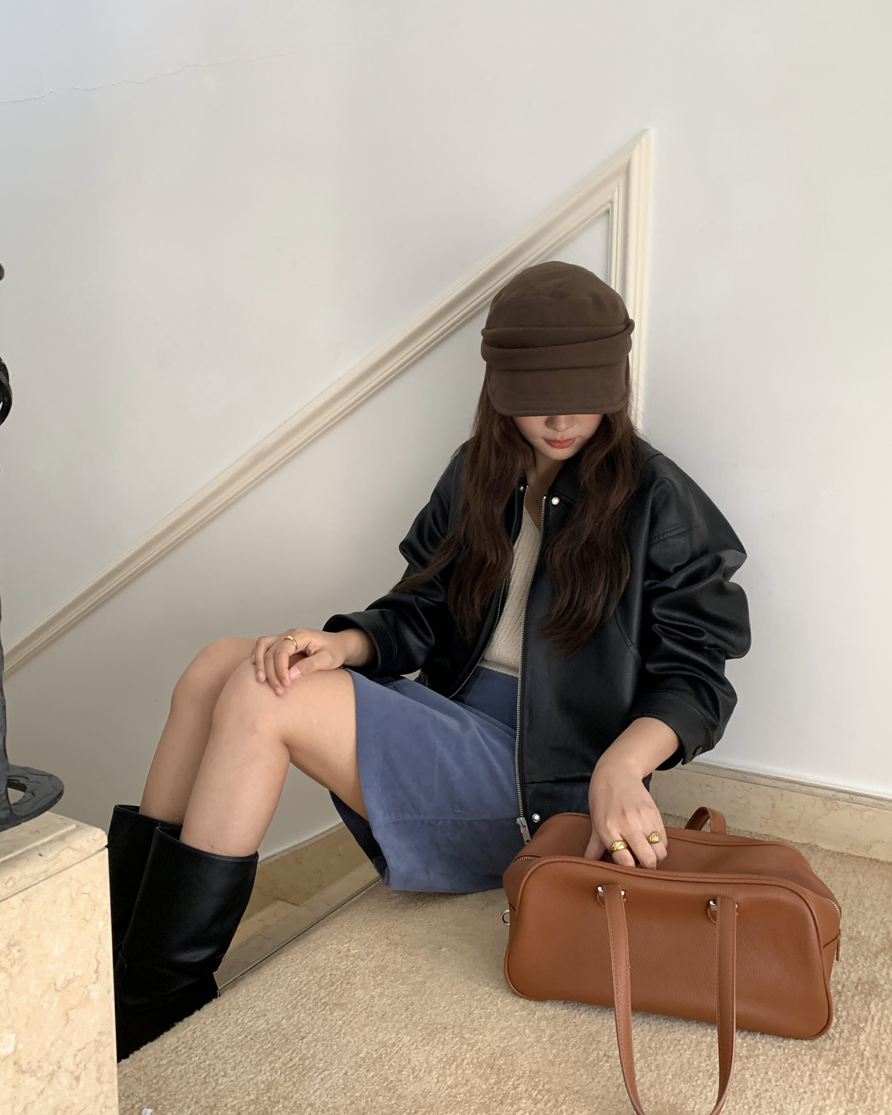 Pleated Newsboy Cap in Coffee Brown — AREUMIEUR, look 3