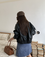 Pleated Newsboy Cap in Coffee Brown — AREUMIEUR, look 4